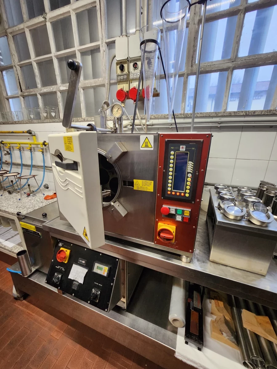 Lab. Dyeıng Maschine